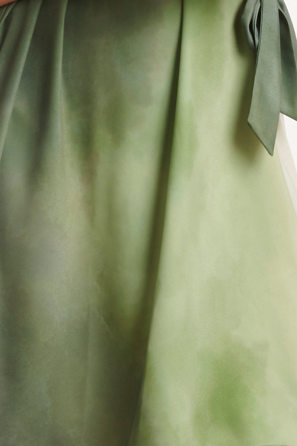 25022 V-Vormige Jurk Met Ballonmouwen In Groene Ombre Print